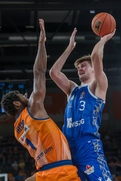 不论是朋友 不论是朋友