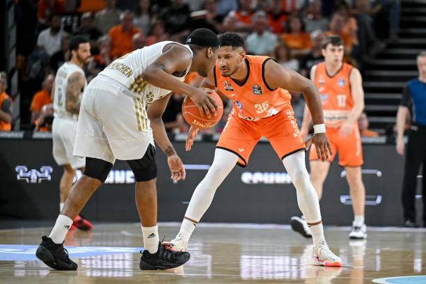 相比之下 相比之下