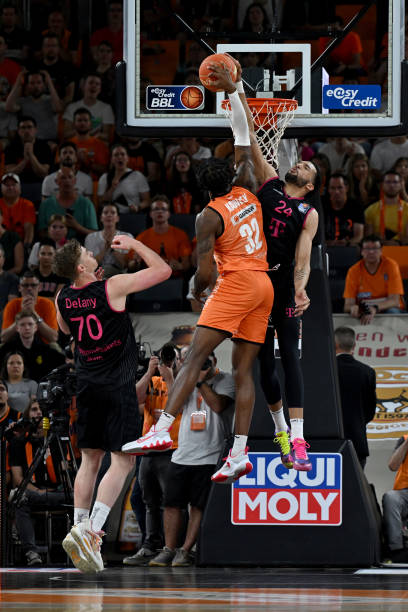 场上的谨慎 场上的谨慎