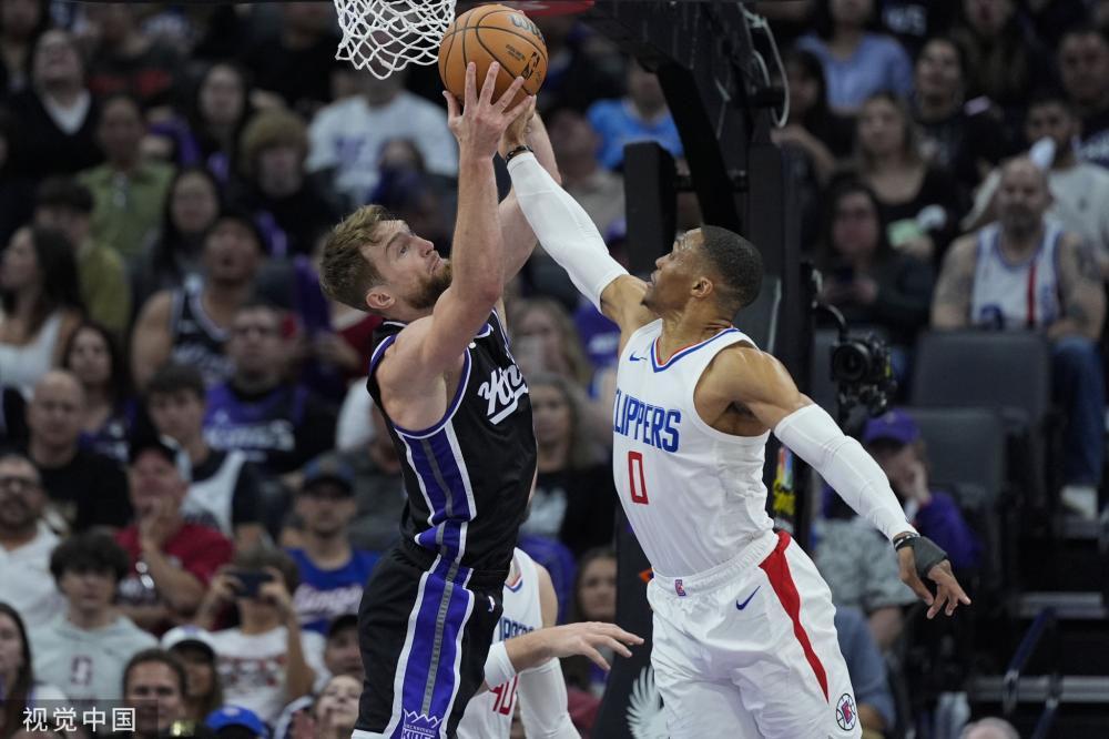 他必须在整 他必须在整