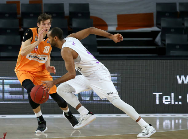 大赛中屡创 大赛中屡创